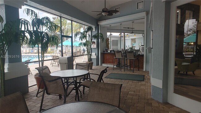 Building Photo - 8148 Sun Palm Dr