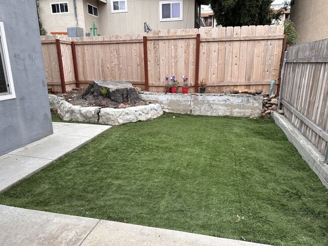 Building Photo - Remodeled 2 Bed/1 Bath unit in North Park w/ Private Yard!