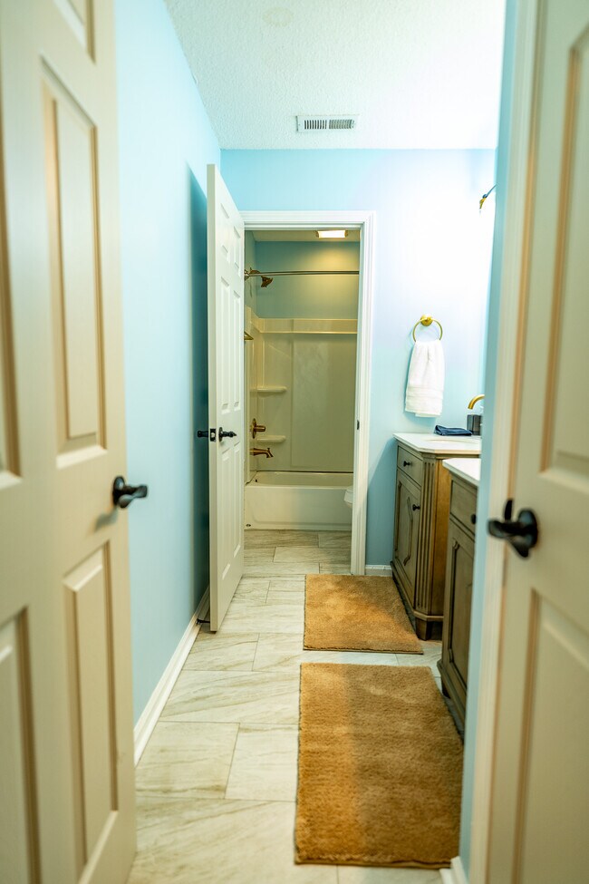 Building Photo - 1146 Pierce St