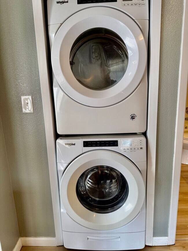 Building Photo - Charming small house