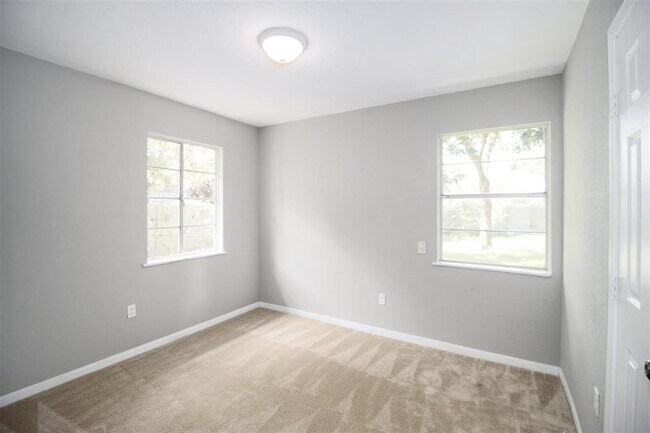 Building Photo - 7 Talisman Ct