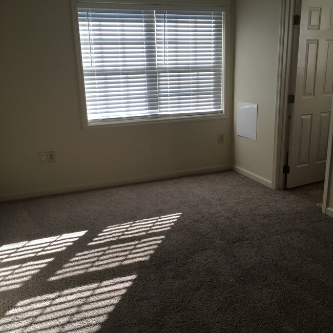 Building Photo - Hammock Ave