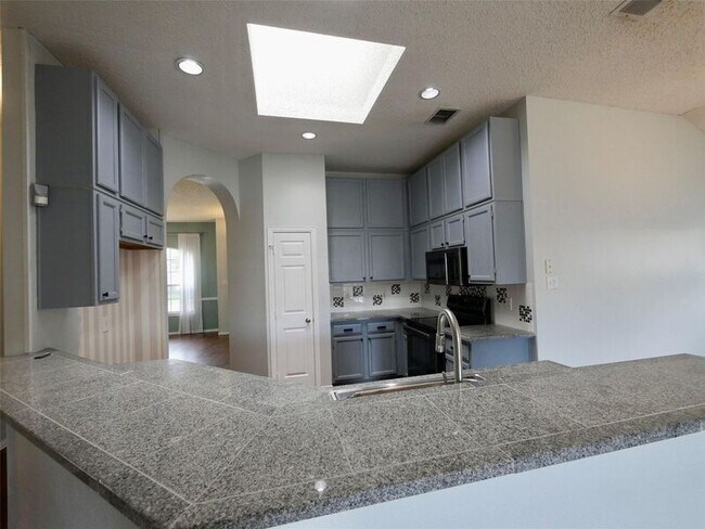 Building Photo - 4502 Highlands Dr