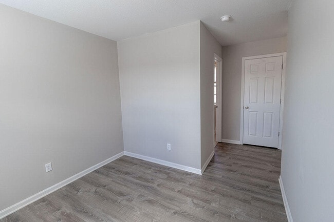 Building Photo - 1924 Center St