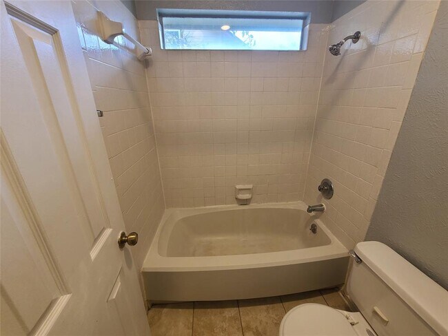 Building Photo - 2812 Goldbridge Dr