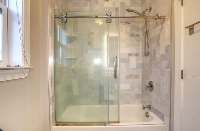 Building Photo - 40 Grant St