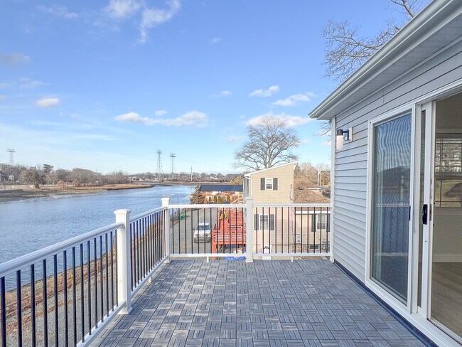 Building Photo - 194 Commercial St