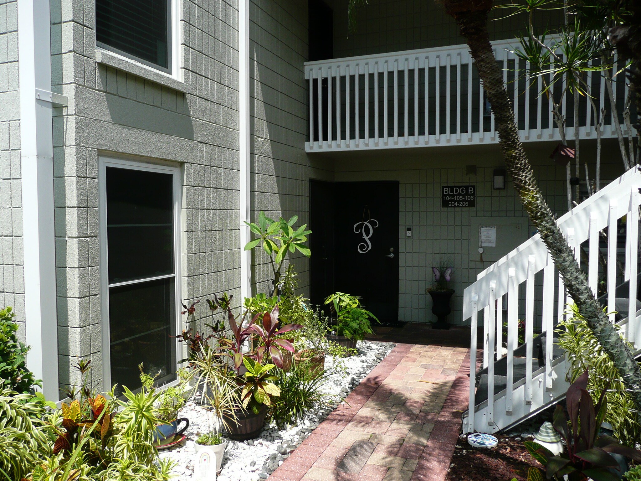 Front Entry - 2424 W Tampa Bay Blvd