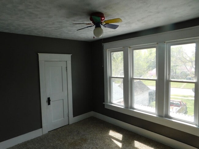 Building Photo - Very charming, large 4 bedroom/2 bath in E...