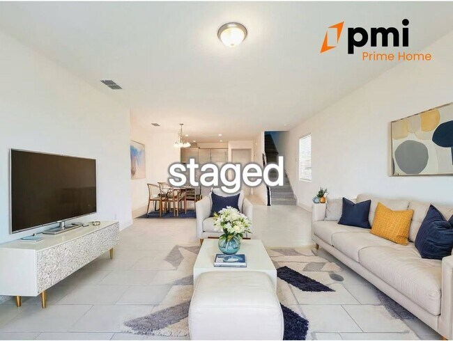 Building Photo - "Stunning 4-Bed Home with 2.5 Baths & Spac...