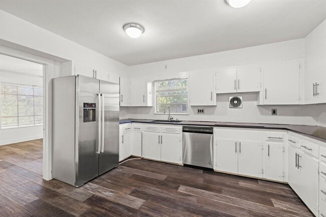 Building Photo - 2326 Hartford Rd