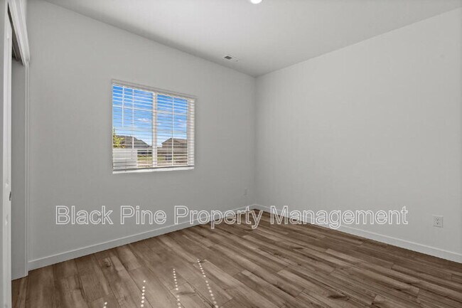 Building Photo - 15307 Cloud Crst Ave