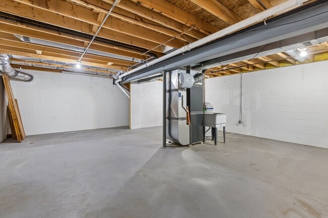 Building Photo - 16536 Washington St