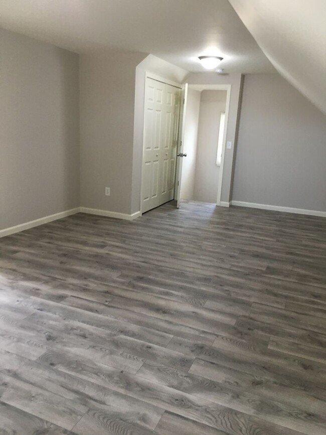 Building Photo - COMING SOON!!! 3 Bedroom, 2 Bath, 2 Car Garage. Newly  Remodeled