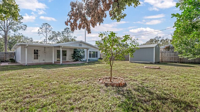 Building Photo - 3BR/2BA South Tampa home with carport and ...