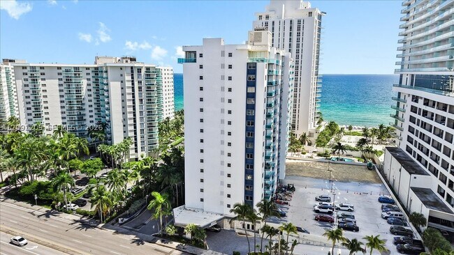Building Photo - 4001 S Ocean Dr