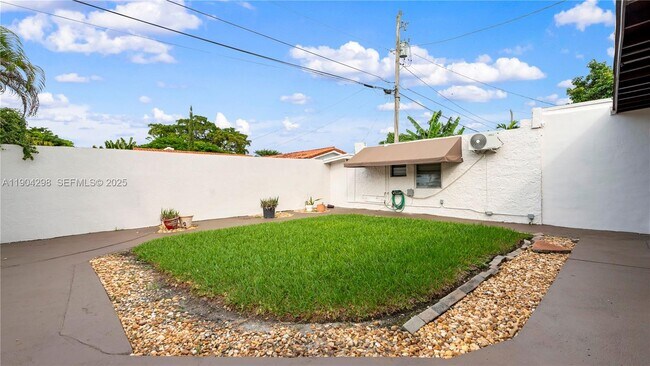 Building Photo - 2271 SW 25th St