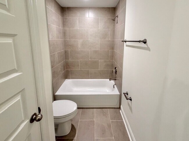 Building Photo - Now Leasing a Brand New 4-bedroom 2.5 bath + an office home in Olive Branch- Five Minutes from Me...