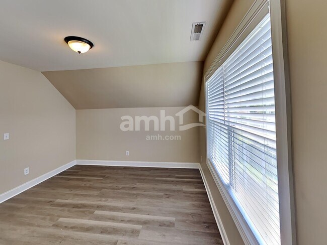 Building Photo - 3520 Wilbur St