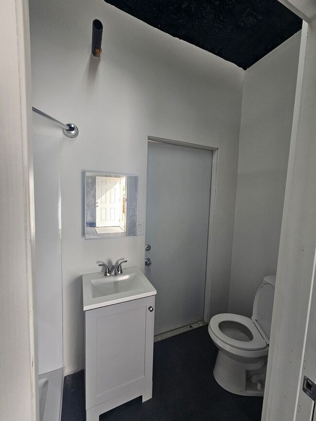 Building Photo - DETACHED ONE BEDROOM CASITA ON HORSE PROPERTY