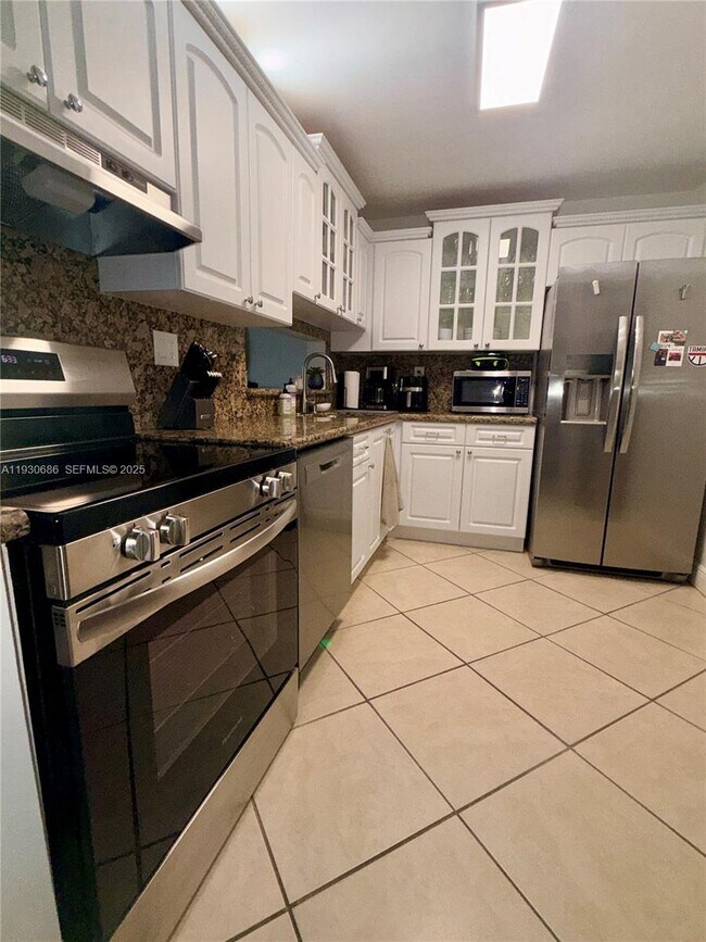 Building Photo - 8065 SW 107th Ave