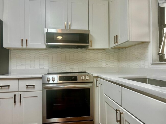 Building Photo - 410 NE 15th Ct