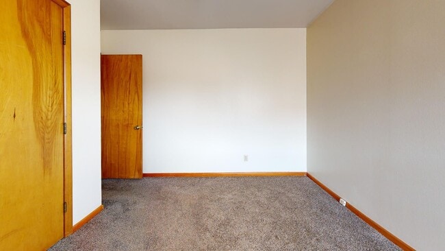 Building Photo - 3 Bedroom, 1 Bathroom House with Attached Garage
