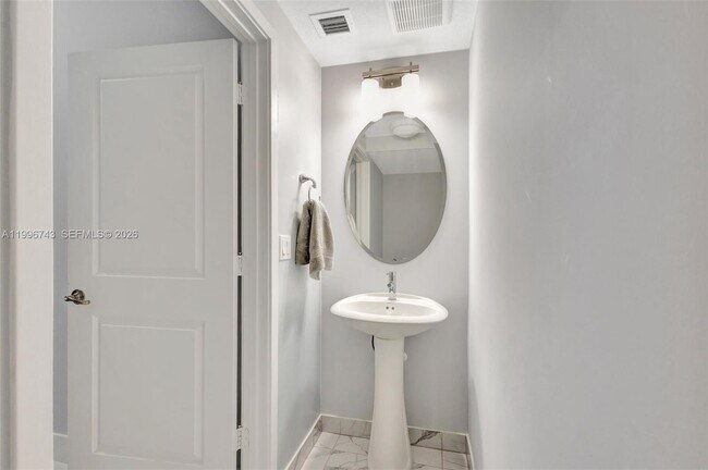 Building Photo - 4921 Pointe Midtown Way