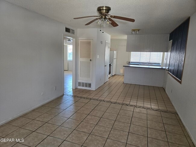 Building Photo - 6627 Escondido Dr