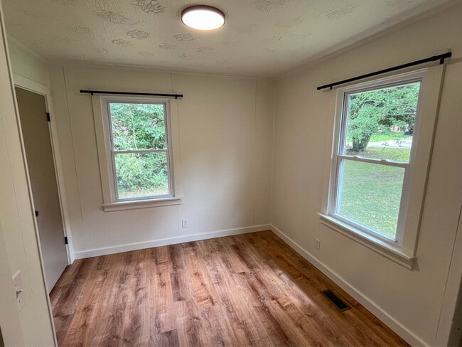 Building Photo - 467 Shady Oaks Dr