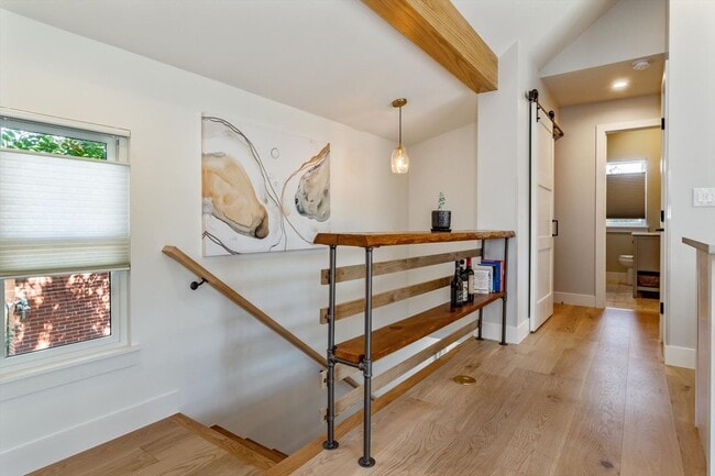 Building Photo - One Bedroom furnished ADU/apartment in The Highlands.