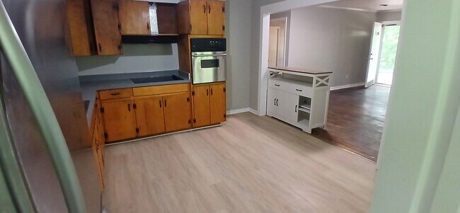 Building Photo - Charming 2 Bedroom Apartment in Cleveland, TN