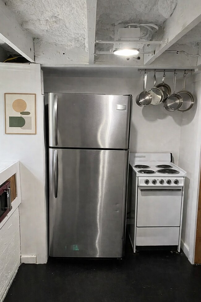 Kitchen - 1713 E Main St