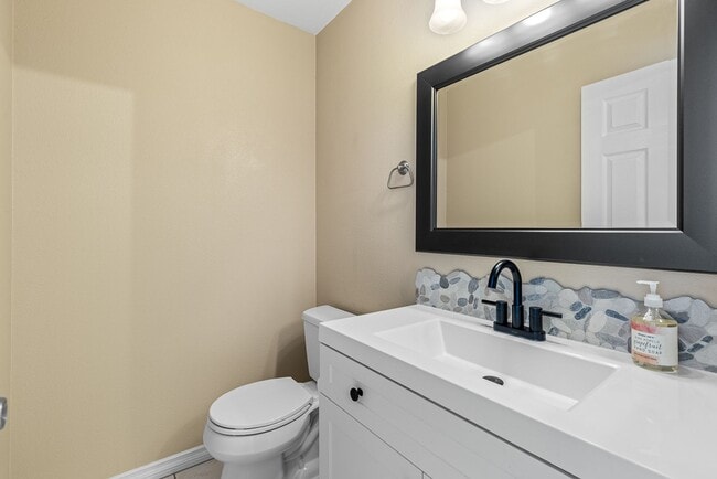 Building Photo - Beautiful 2Br / 2.5Ba Townhome In La Costa!! Call For Showing! 3D Tour Available!