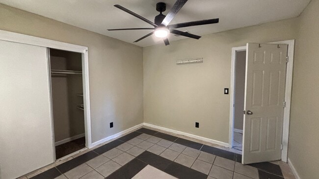 Building Photo - Three Bedroom, Two Bathroom Home in East H...