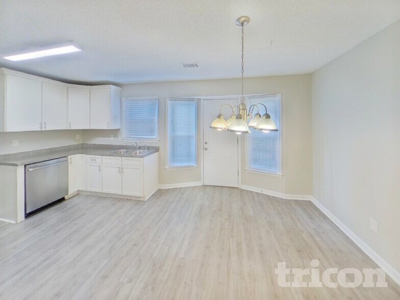 Building Photo - 1444 Riverwood Ct