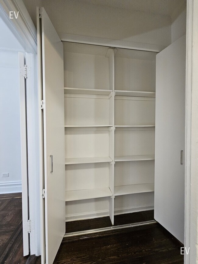 Building Photo - 206 W 104th St