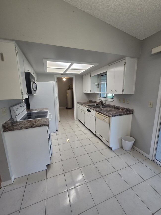 Building Photo - 8425 SW 107th Pl