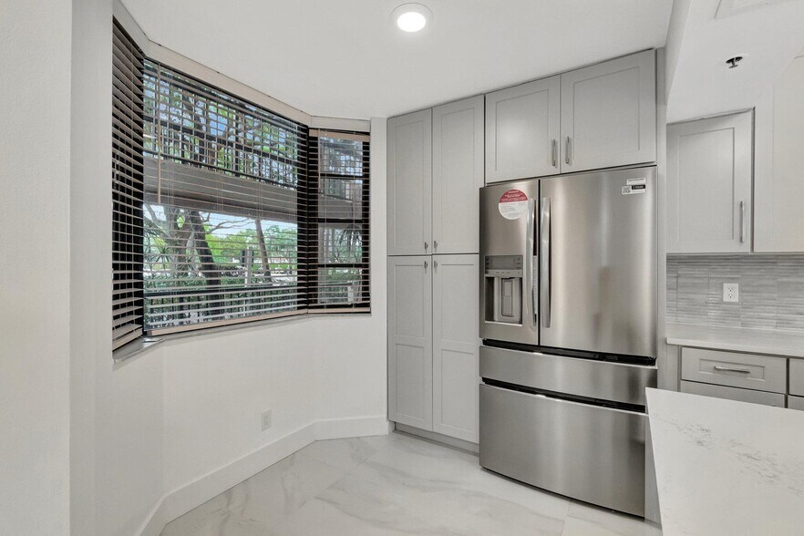 Building Photo - 6420 Boca del Mar Dr