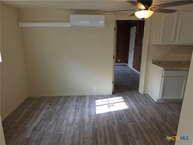 Building Photo - 602 E Whitson St