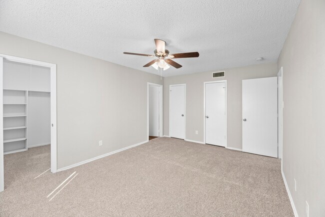 Building Photo - 6816 Westglen Dr