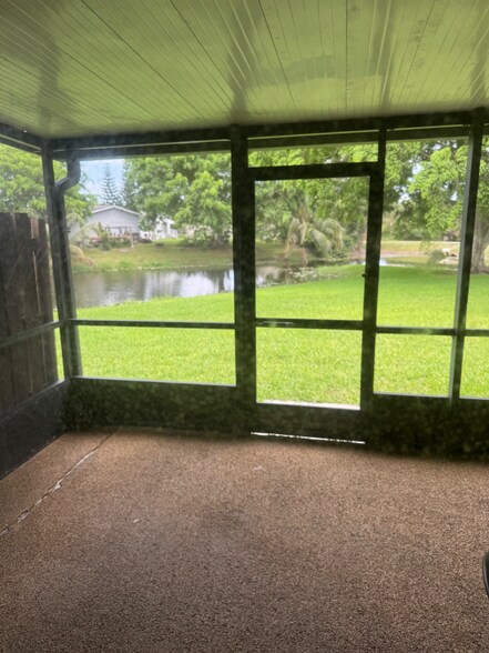 Building Photo - 11850 SW 13th Ct