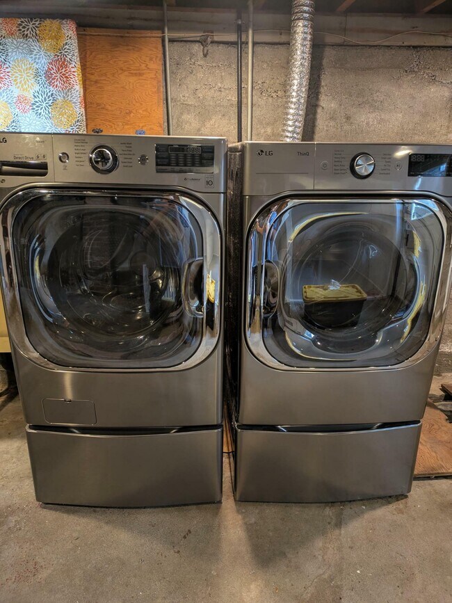 Building Photo - 3709 Hoyt Ave