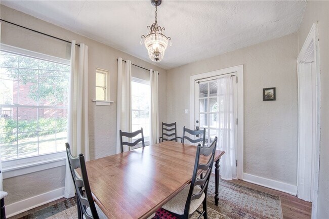 Building Photo - 261 Catalpa Pl