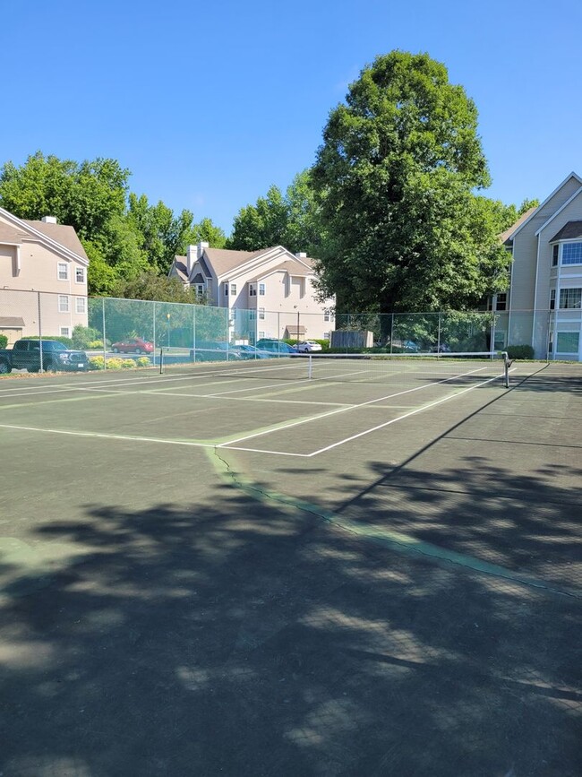 Building Photo - 2 bedroom condo close to W&M