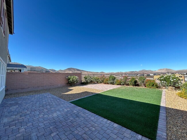 Building Photo - Inspirada Two-story 5-bedroom 4.5-bathroom Home!