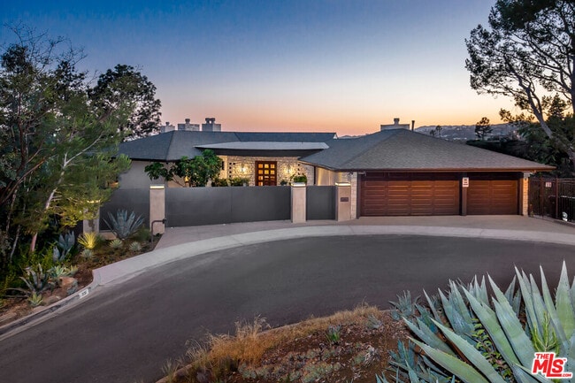 Building Photo - 1131 Miradero Rd