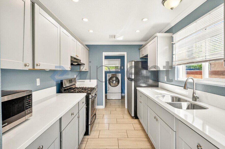 Building Photo - 45463 Foxton Ave