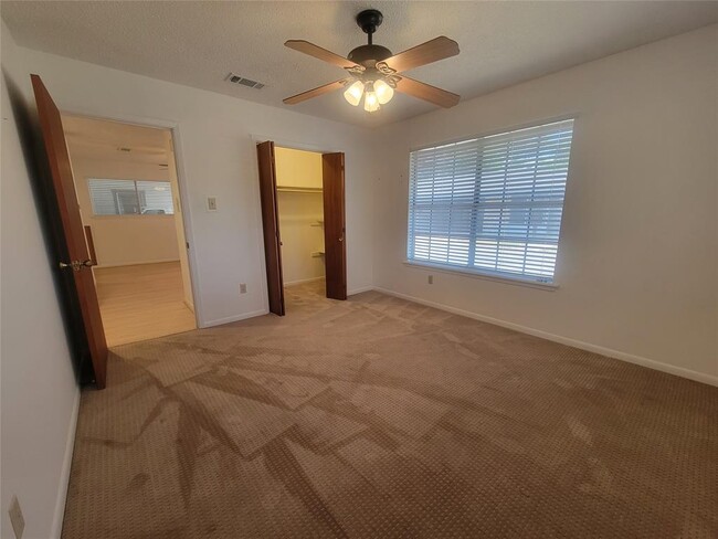 Building Photo - 5804 Nassau Dr