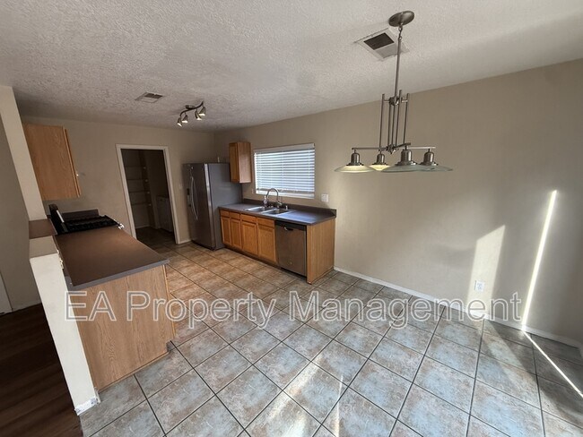 Building Photo - 12516 Snowmass Way NE
